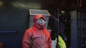 Deadliest Catch: That's one brave deckhand!
