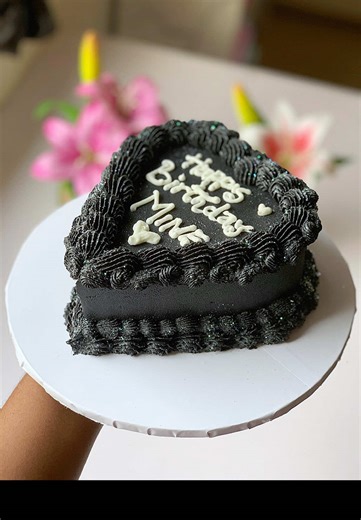 Made for a first time beautiful client from TikTok 🥰🖤 Do enjoy the BTS ✌️ . CAKE DESCRIPTION SIZE: 6 inches FLAVOUR: Vanilla FROSTING: Buttercream Need a cake? HOW TO ORDER: 1. Kindly make use of the link in bio or message WhatsApp 08142119560 with pictures of choice of cake. 2. After that, do send in the delivery date, location and time. 3. You will then recieve our payment details on how to make payment. 4. Kindly note that payment validates order. 5. Please order 48 hours before delivery Ca