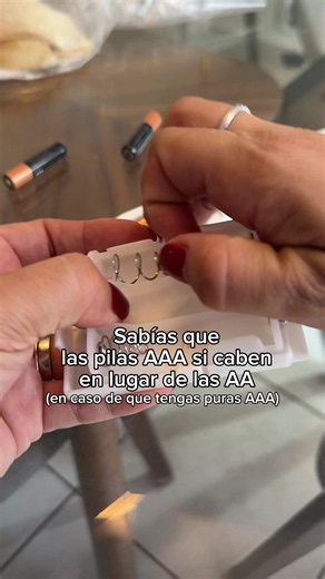 No compres pilas AA si ya tienes pilas AAA y puedes utilizarlas con este truco 💡 Con esto ya puedes utilizar la pila de tus controles recomendado 1000/10 ⭐️ Lo compré en @mercadolibre.mex con este ID: BDESCZ-S7ZZ tiene descuento 🤞🏼📣 #AyC200 #TiempoExtra #MercadoLibre #Duracell #sefuelaluz
