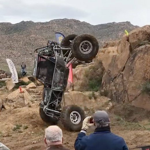 4.5M views · 80K reactions | This driver is attempting a 4 metre vertical drop in Arizona without any help from a spotter 勞掠 thx to @Duncan and @AZ Offroad and @Jay Eller | Supercar Blondie | Facebook