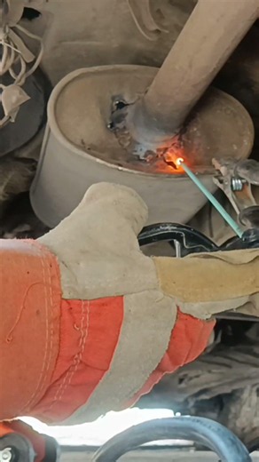 How to fix a broken exhaust? #mechanics #automobile #automotive #exhausts