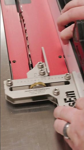 This works upright AND on it's side... I don't think any other gauge can do this... #woodworking