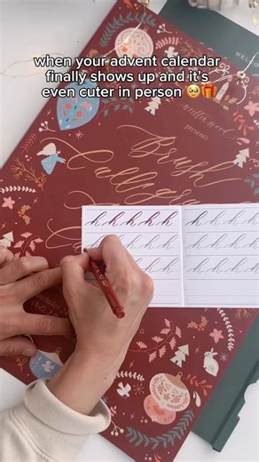 Experience the joy of mindful lettering this season with our Brush Calligraphy Advent Calendar 🎄 ✨ Inside, you’ll discover 24 traceable booklets featuring lowercase and uppercase letters, common words to build your flow, and an inspiring quote or Bible verse for each day. It also comes with 2 festive brush pens in burgundy and deep green, plus access to exclusive instructional videos to guide your calligraphy journey 💌 | Written Word Calligraphy Design