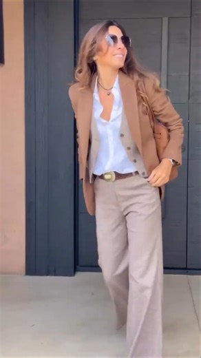 Blazer Camel Sobre Chaleco Sastre y Pantalón Wide-Leg Topo: El Layering Tonal que Enamora #ootd