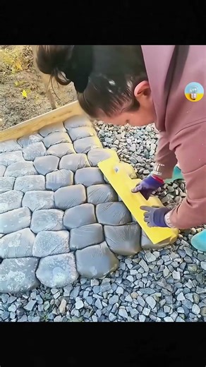 ビニール袋で道を舗装！？馬鹿げているようで賢い方法 |興味深い知識