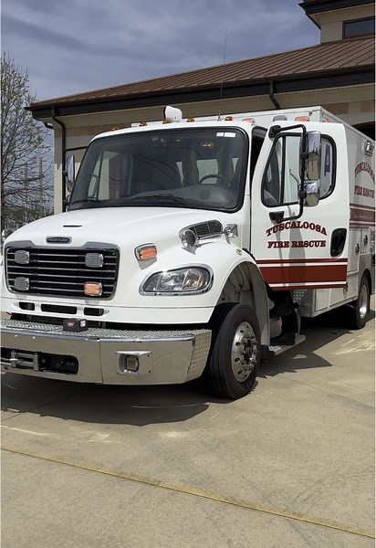 Whelen 295 Siren Demo on Rescue 25 Truck