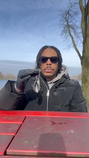 BIG MANNY 1 🌟 on Instagram: "Acid + alkali = salt + water. This is a neutralisation reaction between acetic acid & sodium bicarbonate #science #chemistry #experiment"