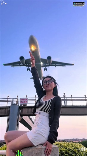 Canvas-first — that's the new way AI video is made. Dreamina 2.0 is the new creative standard. Subukan ang trending na AI effect na eroplano na lumilipad sa itaas ng iyong ulo!✈️ Napakabighani ng resulta ng video, lahat ay magugulat sa ganda nito😍 Napakadali lang gawin at LIBRE pa, isang litrato lamang ang kailangan mo! Sundan ang tutorial sa video para makabuo ka ng sarili mong video. Subukan mo na at ibahagi sa iyong mga kaibigan!💬 #dreaminaskillstudio #DreaminaWeb2 #dreamina #dreaminapionee