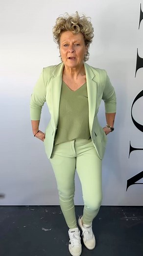 Mooi hoor zacht army truitje met dat mooie resada groen van ons eigen NOUS … Prachtige set… Webshop en winkel https://www.ladysfashion.nl/?s=Kenzi&post_type=product | Lady's Fashion