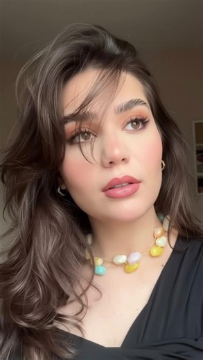 ‎عسل علایی • شینیونکار عروس | بیوتی بلاگر | اینفلوسر زیبایی‎ on Instagram‎: "برای‌‌ اینکه موهای قشنگی داشته باشی باید ماسک مو عالی بزنی❤️😍 برای اینکه بدونی چه ماسکی زدم فقط کافیه هایلایت پیجمو ببینی❣️ هر سوالی داری برای براشینگ کامنت کن 😍 #براشینگ#شینیون#میکاپ#سشوار#hair #makeup#ماسک #ماسک_مو_آسیب_دیده #ماسک_مو_آرگان"‎