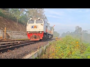 Video Kereta Indonesia Live Kereta Api Malabar dan Argo Wilis Terlambat