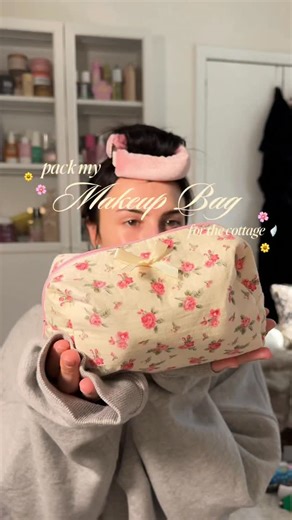 Pack my makeup bag🎀🤍 Let’s organize my fave skincare and makeup for the cottage xx #makeuporganization #skincareorganization #makeupbag #skincarebag #packwithme | Lexa Smith