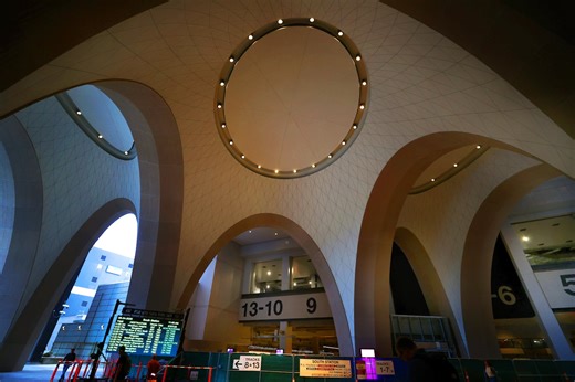 Video shows water pouring from ceiling of new South Station concourse - The Boston Globe