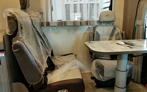 这款房车2室一厅一厨一卫蓝牌c本即可驾驶，空间大布局经典