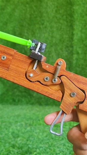 Fun & easy idea DIY to make a wood slingshot toy #diy #diyprojects #woodworking #woodworkingtips #woodcraft | Woodworking TV Viral