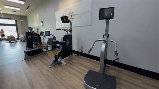 The OsteoStrong program uses osteogenesis through a process called osteogenic loading. A member will apply brief but intense forces of pressure to the bones while supervised and using specialized robotic devices. These forces mimic high-impact loads that are much greater than what normal daily activities or regular exercises provide. This strong but safe pressure stimulates the bone cells to start building new bone, increasing bone density and strength naturally. In simple terms, OsteoStrong jum