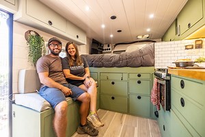 Alex & Crystal transformed their ambulance into a beautiful home on wheels, perfect for off roading. After six months of living on the road, they finally have nomadically living down pat, & their clever usage of storage & organized drawers show it. Their ambulance features a kitchen with butcher block countertops, bench seating, bathroom, & a fixed bed. To keep up with all of their incredible adventures, be sure to follow them on Instagram at https://www.instagram.com/emergencygetaway/ | Tiny Ho