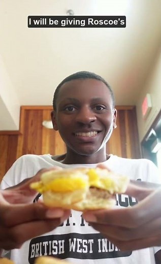First Bite: Roscoe's House of Chicken N' Waffles 🧇🍗🐔 #breakfast #foodreview #chickenandwaffles