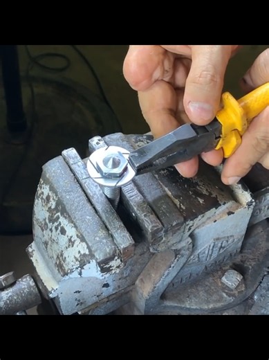 Clever Drill Trick: Build a Useful Homemade Machine! 🔧