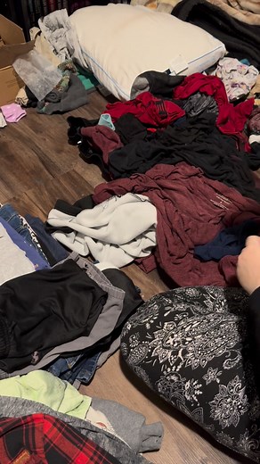 #laundryday #folding #cleaning #momlife | Alyssa Lane