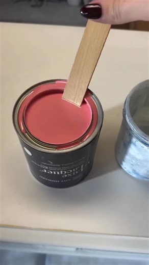 Wait for the reveal 😍 Caroline Cass followed her full step-by-step lacquer process to achieve this professional, ultra-smooth high-gloss finish using our LuxeLacquer in Bridesmaid Bouquet. https://www.amyhowardhome.com/collections/luxelacquer/products/luxelacquer-bridesmaids-bouquet Taking your time and following the proper prep and application steps is essential for getting a flawless result like this...but the end result makes it so worth it. A true next-level, showstopping designer finish th