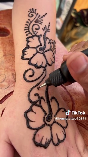 Hawaiian Flowers Tattoo: Freehand Henna Techniques