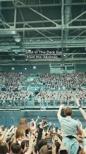 Kingfishr playing Shot In The Dark live in the 3Arena 🖤 #kingfishr #FolkMusic #Irishmusic #Irish #irishband