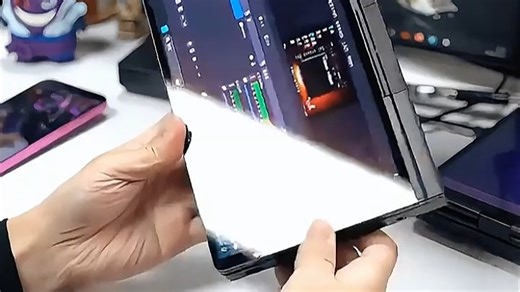 GPD小笔记本开机流畅，色彩鲜艳屏幕清晰，携带方便适合出差办公，Type-C充电兼容性强，满足日常移动办公需求。