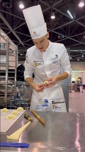 Comment façonner un croissant parfait ? Le petit tuto à voir absolument #food #bakery