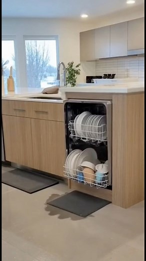 Dishwasher EXPLODES In My Kitchen! 😱🍽 #DishwasherFail #BrokenDishes #KitchenDisaster #HiddenCamera #HomeSecurityFootage #ShockingVideo #ApplianceFail #RealFootage | Василина Сінькевич