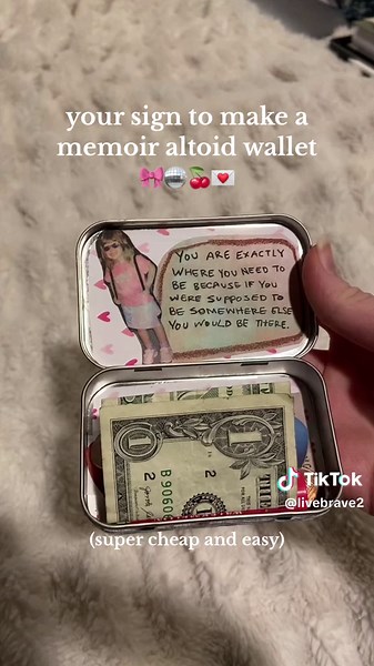 diy altoid wallet came out so cute, should i make a tutorial??🎀🍒 #altoidwalletideas #altoidswallet #altoids #altoidstin #altoidswalletdiy #easycraft #easycrafts #pinterestaesthetic #pinterestinspired #pinterest #memorphonecase #memorphonecasediy #coquetteaesthetic