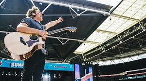 One Direction - ’What Makes You Beautiful’ (Live At Capital’s Summertime Ball 2015) - WATCH