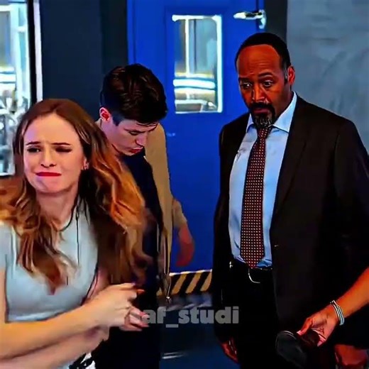 The Flash (2014) | When Stretching Gets You In Trouble. 🫴💥 #edit #movies #shortvideo