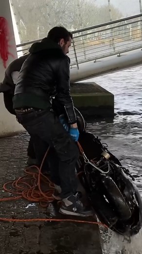 125K views · 926 reactions | One pull closer to a hernia  #magnetfishing #treasurehunting | Bondi Treasure Hunter | Facebook