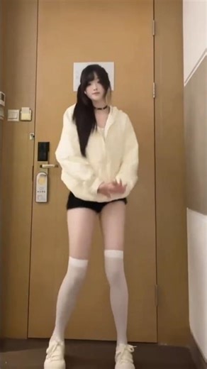 Winter Glow-Up! ❄️ Is This the Cutest Bboom Bboom Dance in a Down Jacket? ✨​ #dance