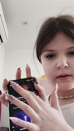 Відео користувача @edits4u🌚 (@strangsings1) на тему «Stranger Things Cast Singing Performances»