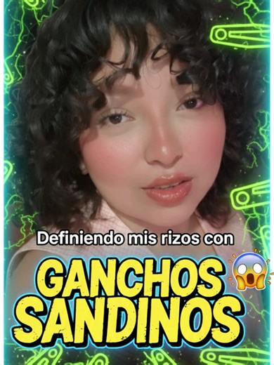 Hoy me voy a hacer rizos con ganchos sandinos 😌✨ Usando una crema que dicen que “da cáncer” 👀💀 ¿Mito, exageración o puro chisme de internet? Esta es mi rutina de rizos con cabello fino 🌀 Quédate hasta el final para ver el resultado 👏 Y dime tú qué opinas 👀 #rizos #rutinaderizos #ganchosdecabello #rizosvoluminosos #curlyroutine