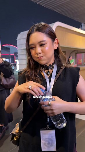 Tiba-tiba “boleh bagi minum ga sih?” 😭😭 b-boleh… (menjawab dengan nada getar) #ziva #zivamagnolya #javajazzfest #javajazzfestival2025