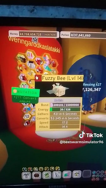 Star Fuzzy Bee in Roblox Bee Swarm Simulator Gameplay