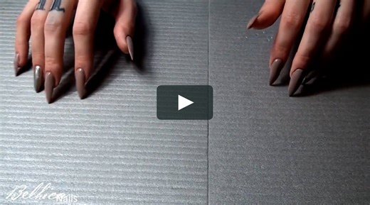 long sharp nails scratching