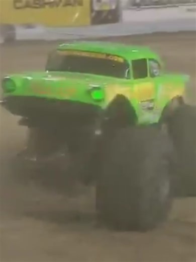 Avenger Freestyle Highlights - Monster Jam World Finals 9