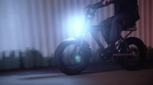 🎊預購省近2萬元！限量100台！已升級500W超大動力！🎊 這是一台跨越障礙專用的越野街車！寬大的手把與輪胎，創造賽博龐克風格的騎乘感，不管是高速壓彎或是跨越障礙，賽博大火箭讓你體驗未來科技時尚風！ ✨台灣原創團隊 #SLIDERS 十周年精選款✨ 🎁 原價49800 → 【 預購優惠34800 】 贈送配件套組及客製化姓名 全面升級500W超大動力! 三大獨創服務 : 丟車賠車、免費報修、原廠回購 👇🏻電力十足！置身賽博龐克科幻👇🏻 https://shop.the-sliders.com/products/cyber?tag=fb 「我為什麼要有賽博大火箭CYBER？」 未來科幻近在眼前，置身2077年的騎乘交通工具就應該具有不同的新穎設計，騎乘賽博大火箭面對崎嶇路面與微光城市，你準備好擁有賽博人生了嗎？ 「我什麼時候最需要這部車？」 如果你有雙載的需求、夜間騎乘、，或是上下人行道、沙灘、林道，賽博大火箭給你的就是與機車相同體驗的滿足感，重量更輕、加速更快、無須牌照，進出任何場所，很帥！但很輕盈！30KG配上75KM續航，去哪都無極限 「為什麼賽博大火箭值得你擁有？」