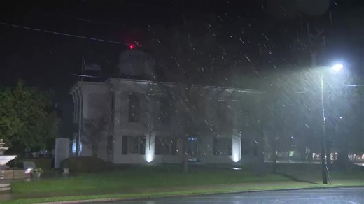 EN IMAGES | Tornades, orages violents, rafales à 120 km/h, jusqu’à 90 cm de neige: une vaste tempête frappe l’est des États-Unis