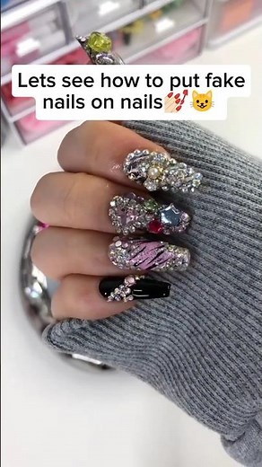 Apply nails like a pro with stickers 💅🏻😻