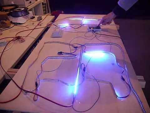 Sonderaufbau LED-Lauflicht Simulation mehrer Streifen zusammenhängend gesteuert