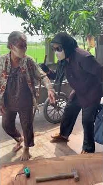 Giả làm bà cụ sang hàng xóm xin cơm #funny #comedy #haihuoc