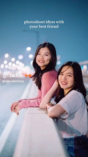 photoshoot ideas with your best friend! 😌 #photoshoot #photography #photoshootideas #poseideas #nightphotoshoot #bestfriend #bestie #korea