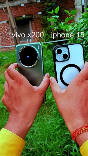 An easy camera app with clear zoom and natural photo results.