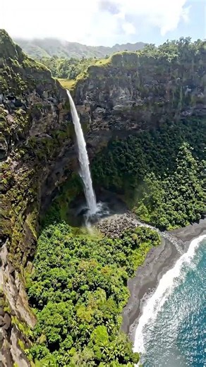 The Most Unreal Hawaii Big Island Watterfall FPV Drone Flight
