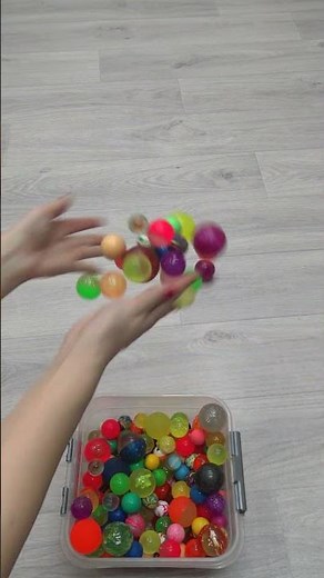 Reverse Video Bouncing Balls
